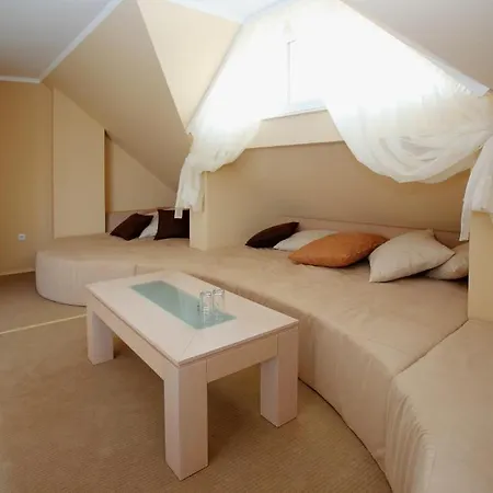 Family Diana Hotel *